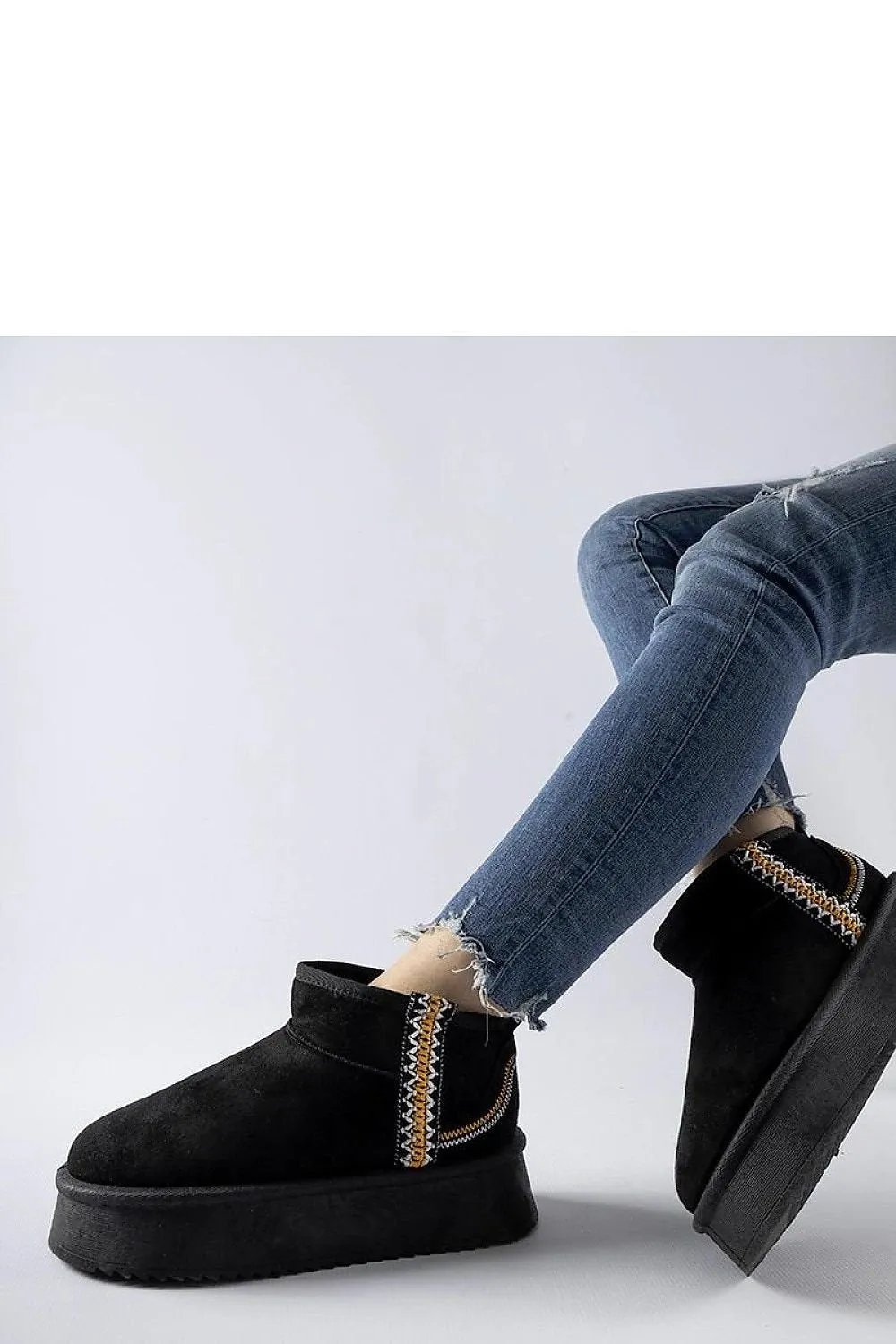 Black platform snow boots