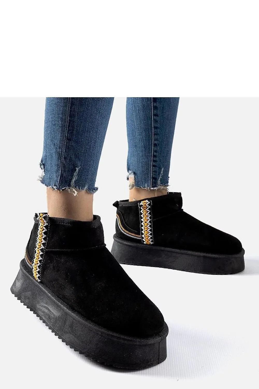 Black platform snow boots